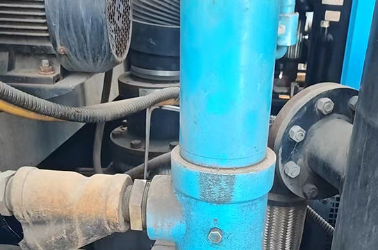 空壓機(jī)是內(nèi)置油濾如何安裝斷油保護(hù)裝置傳感器